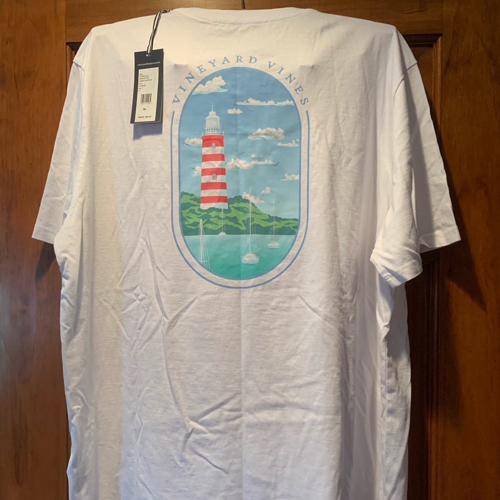 NWT Vineyard Vines Men’s Graphic Pocket T Shirt